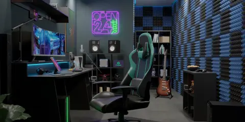 Nowoczesny pokój gamingowy z neonem "OPEN 24h", wygodnym fotelem, biurkiem z komputerem i gitarą elektryczną w tle.
