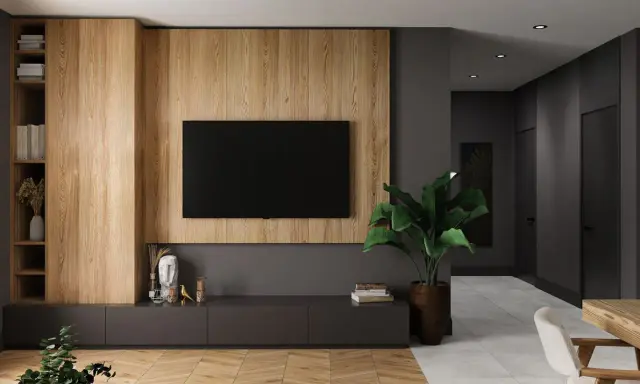 Nowoczesna ściana za telewizorem z drewnianymi panelami i minimalistyczną szafką. W tle widać korytarz z drzwiami.